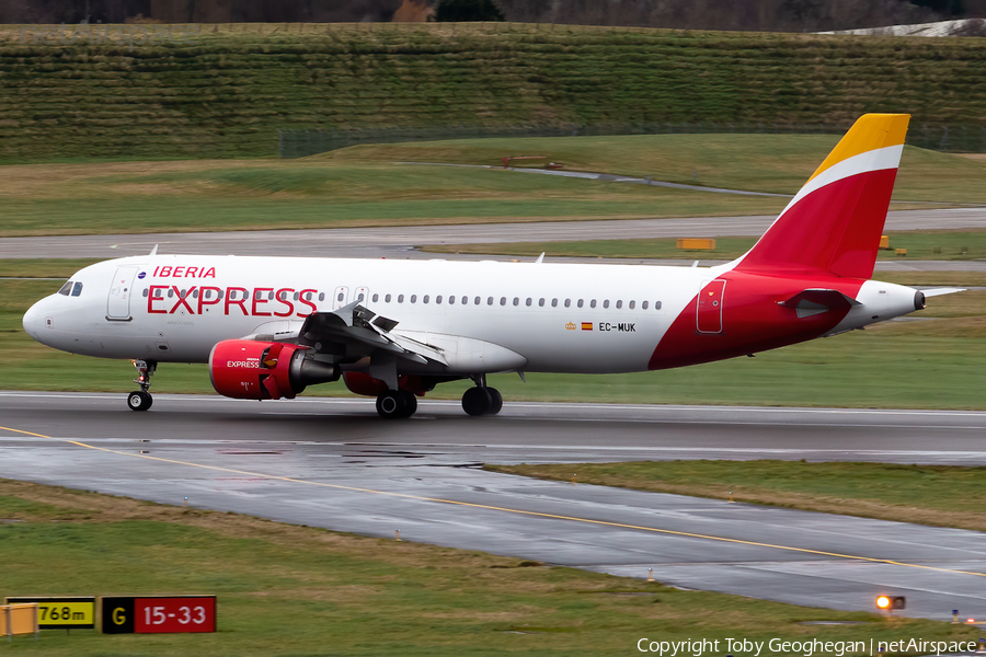 Iberia Airbus A320-214 (EC-MUK) | Photo 414228