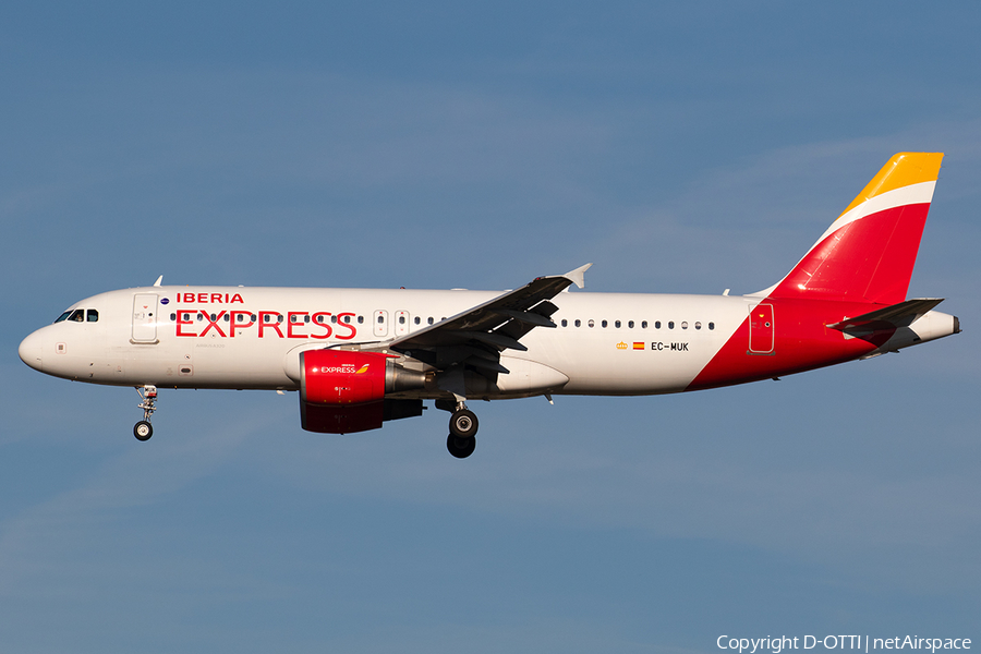 Iberia Airbus A320-214 (EC-MUK) | Photo 376197