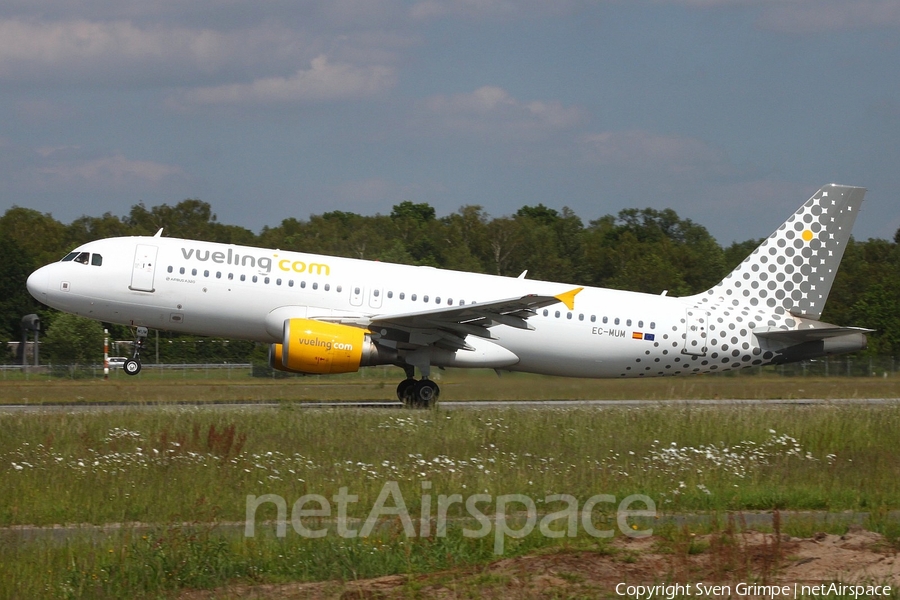 Vueling Airbus A320-214 (EC-MUM) | Photo 327737