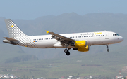 Vueling Airbus A320-214 (EC-MUM) at  Gran Canaria, Spain