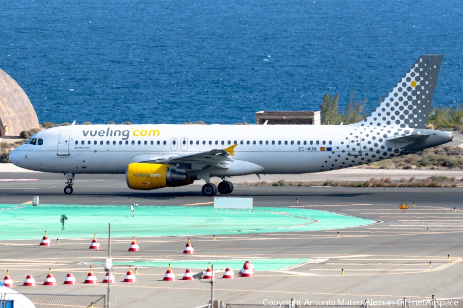 Vueling Airbus A320-214 (EC-MUM) | Photo 661155