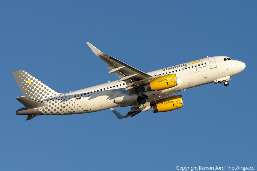 Vueling Airbus A320-232 (EC-MVD) | Photo 416003
