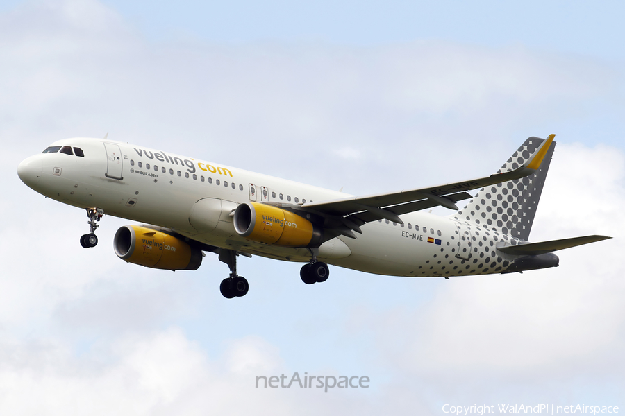 Vueling Airbus A320-232 (EC-MVE) | Photo 520699