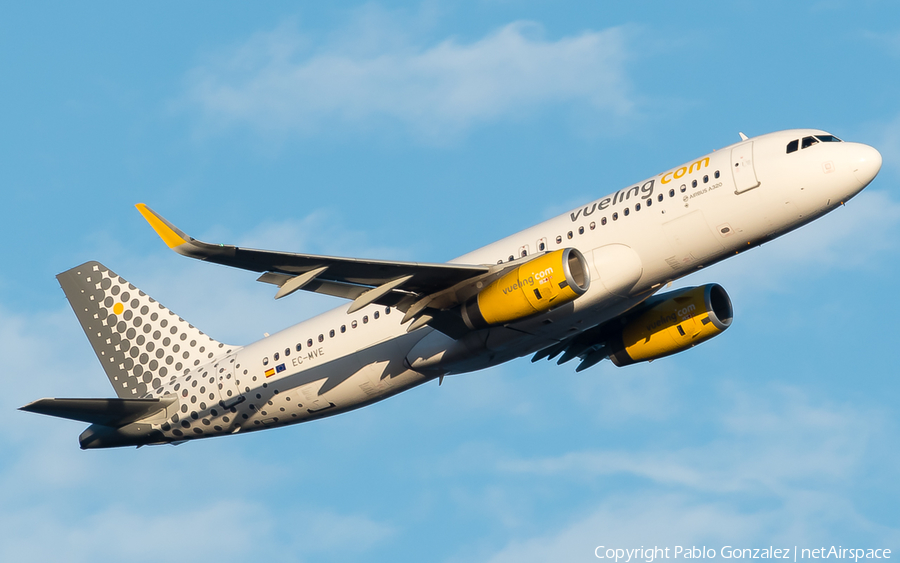 Vueling Airbus A320-232 (EC-MVE) | Photo 334214