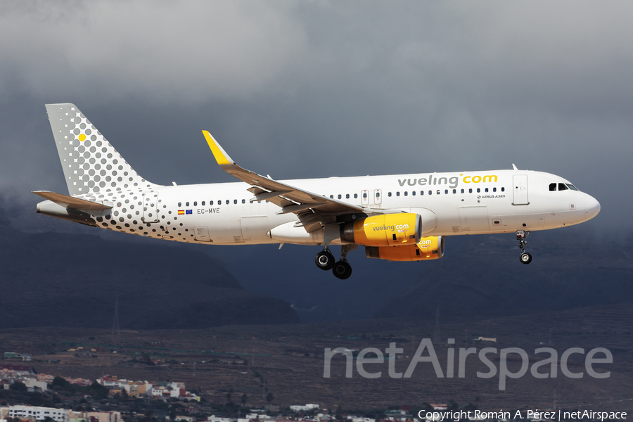 Vueling Airbus A320-232 (EC-MVE) | Photo 599607