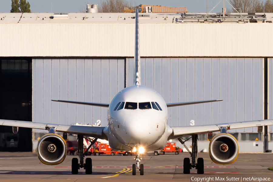 Vueling Airbus A320-232 (EC-MVN) | Photo 435973