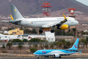 Vueling Airbus A320-232 (EC-MXP) at  Gran Canaria, Spain