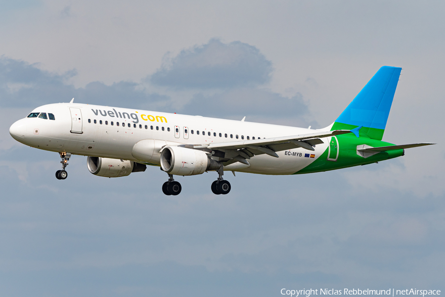 Vueling Airbus A320-214 (EC-MYB) | Photo 505663