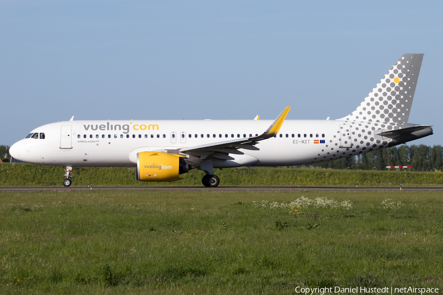 Vueling Airbus A320-271N (EC-MZT) | Photo 527414