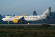 Vueling Airbus A320-271N (EC-MZT) at  Porto, Portugal