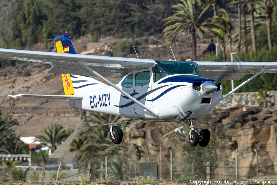 Paraclub Skydiving Gran Canaria Cessna 182L Skylane (EC-MZY) | Photo 482603
