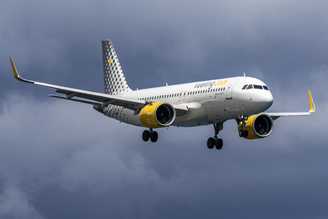 Vueling Airbus A320-271N (EC-NEA) at  Gran Canaria, Spain