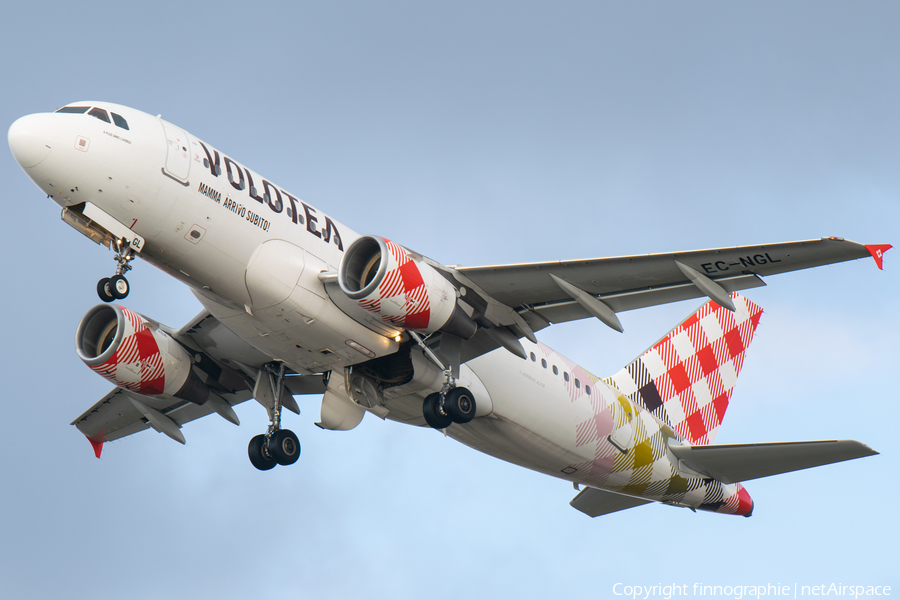 Volotea Airbus A319-112 (EC-NGL) | Photo 425835