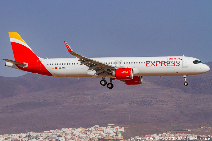 Iberia Airbus A321-251NX (EC-NGP) | Photo 394441