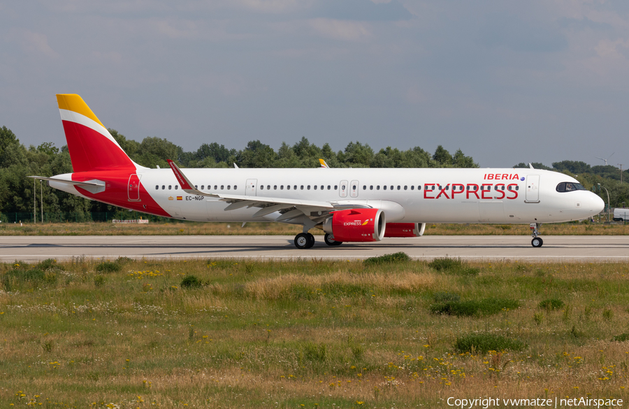 Iberia Airbus A321-251NX (EC-NGP) | Photo 392326
