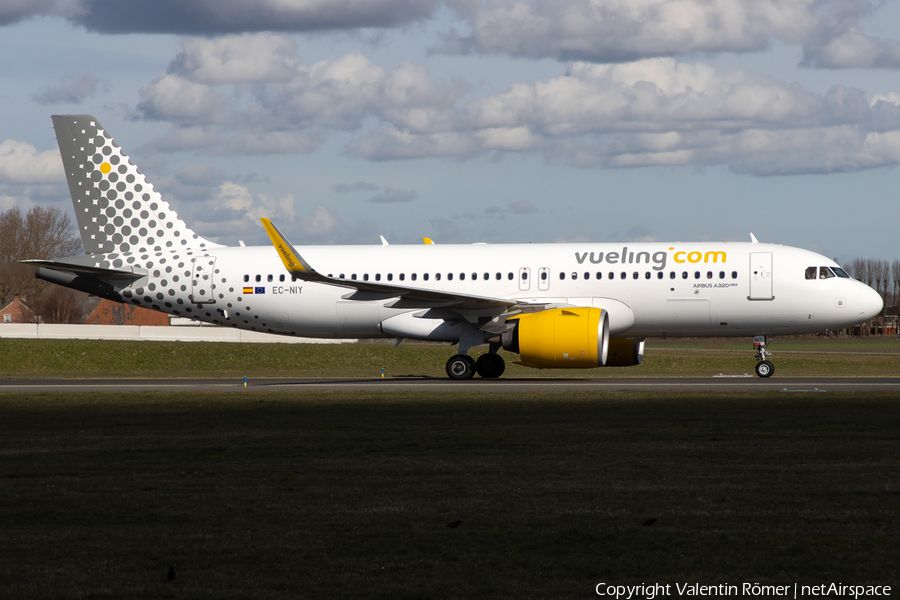 Vueling Airbus A320-271N (EC-NIY) | Photo 559490