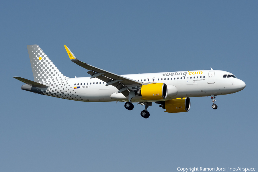 Vueling Airbus A320-271N (EC-NIY) | Photo 395559