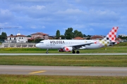 Volotea Airbus A320-214 (EC-NOM) at  Porto, Portugal