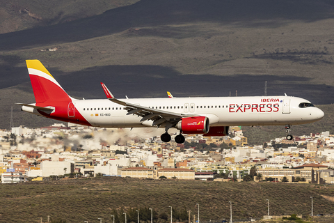 Iberia Express Airbus A321-251NX (EC-NUD) at  Gran Canaria, Spain