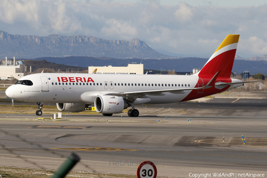 Iberia Airbus A320-251N (EC-NZQ) | Photo 671692