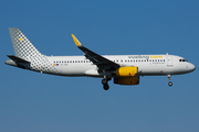 Vueling Airbus A320-232 (EC-ODL) at  London - Heathrow, United Kingdom
