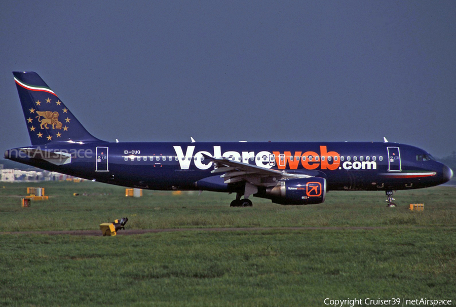 Volareweb Airbus A320-214 (EI-CUQ) | Photo 546278