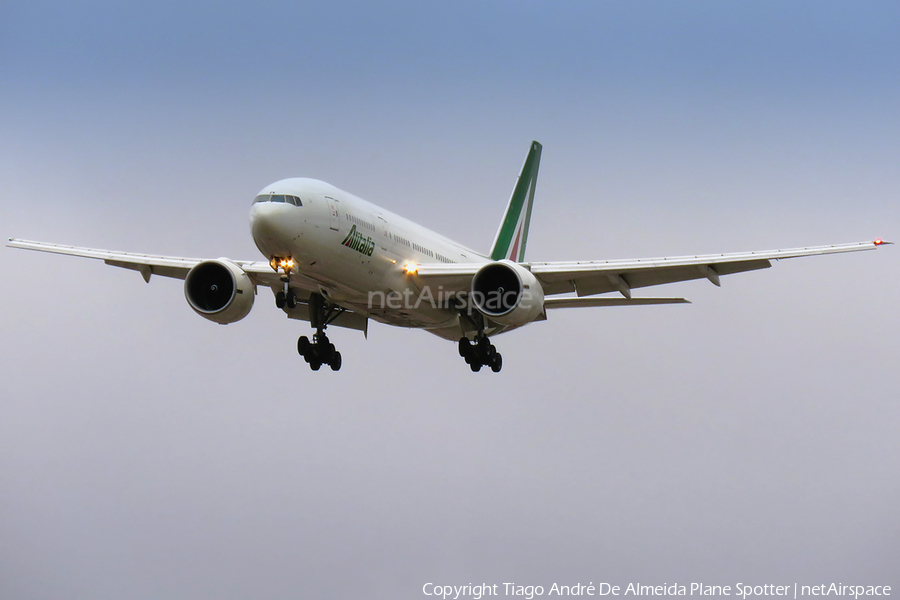 Alitalia Boeing 777-243(ER) (EI-DBK) | Photo 371468