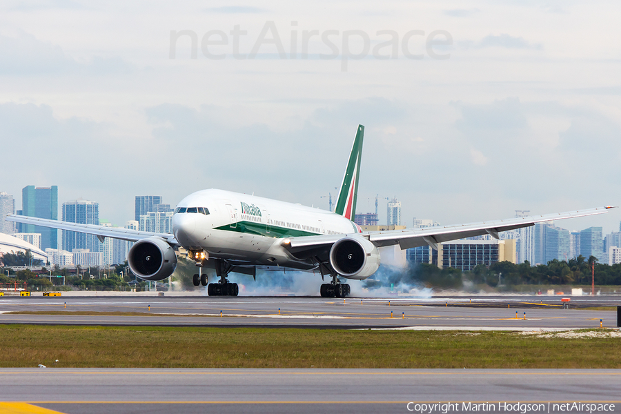 Alitalia Boeing 777-243(ER) (EI-DBK) | Photo 65562