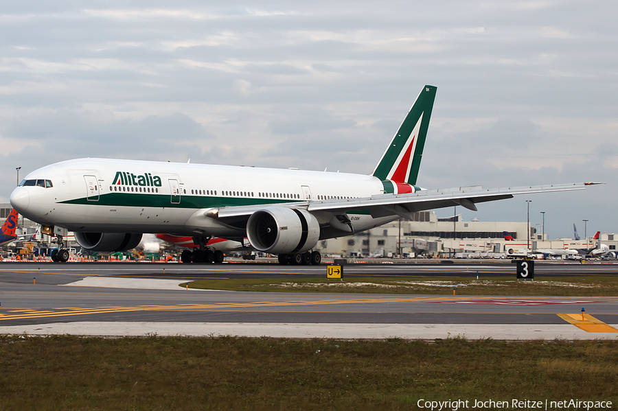 Alitalia Boeing 777-243(ER) (EI-DBK) | Photo 67610