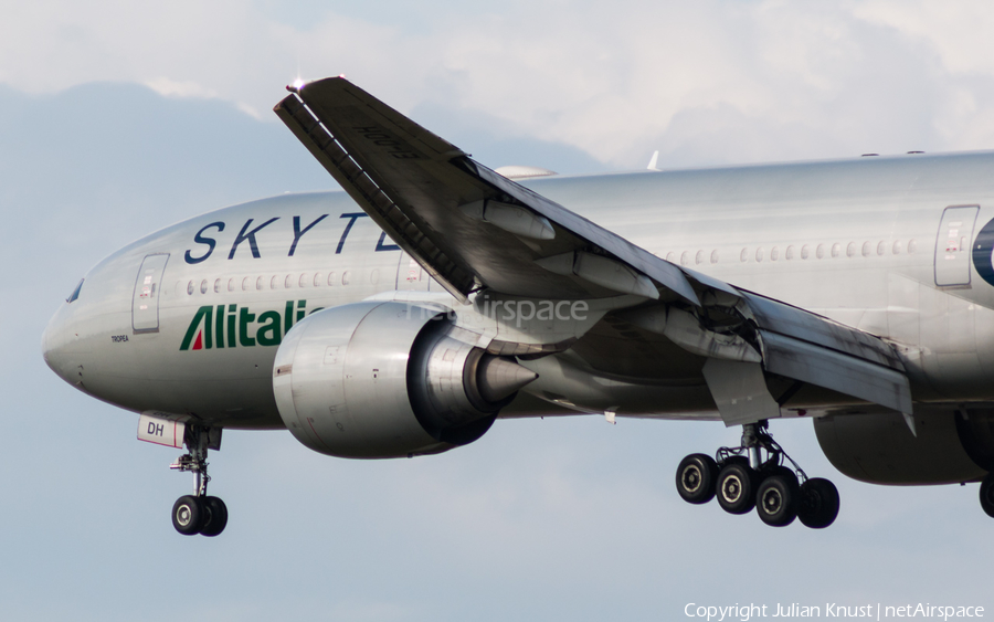 Alitalia Boeing 777-243(ER) (EI-DDH) | Photo 245679