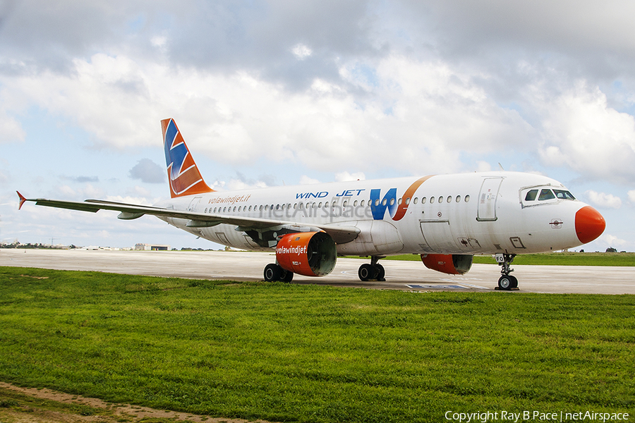 Wind Jet Airbus A320-211 (EI-DFO) | Photo 69722