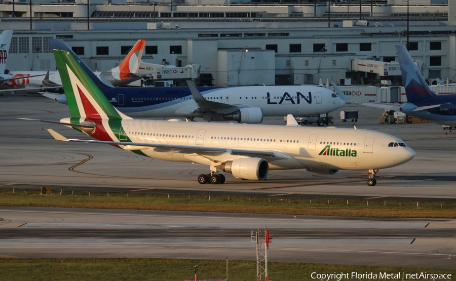 Alitalia Airbus A330-202 (EI-DIP) | Photo 543354