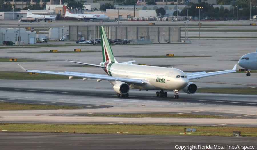 Alitalia Airbus A330-202 (EI-DIP) | Photo 577449