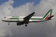 Alitalia Airbus A320-216 (EI-DSD) at  London - Heathrow, United Kingdom