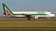 Alitalia Airbus A320-216 (EI-DSG) at  Amsterdam - Schiphol, Netherlands