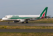 Alitalia Airbus A320-216 (EI-DSG) at  Paris - Charles de Gaulle (Roissy), France