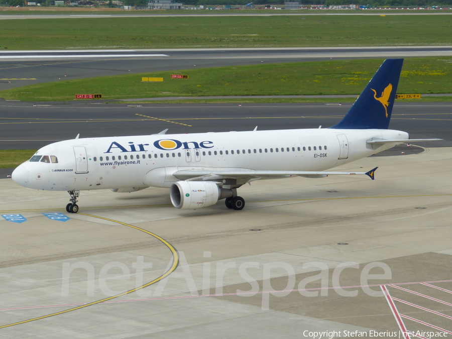 Air One Airbus A320-216 (EI-DSK) | Photo 428500