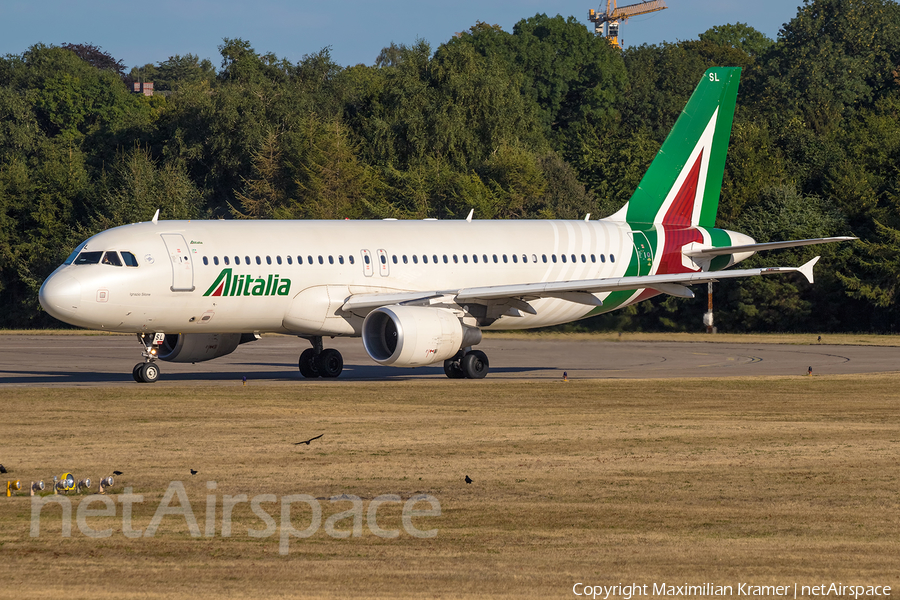 Alitalia Airbus A320-216 (EI-DSL) | Photo 539036