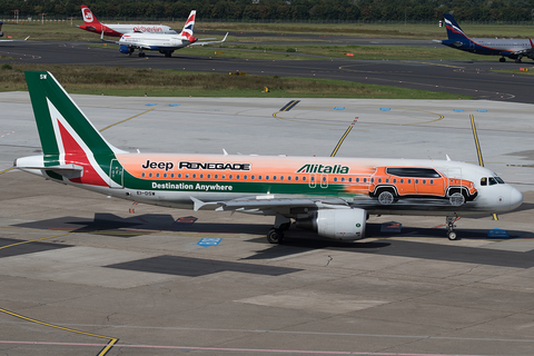 Alitalia Airbus A320-216 (EI-DSW) at  Dusseldorf - International, Germany