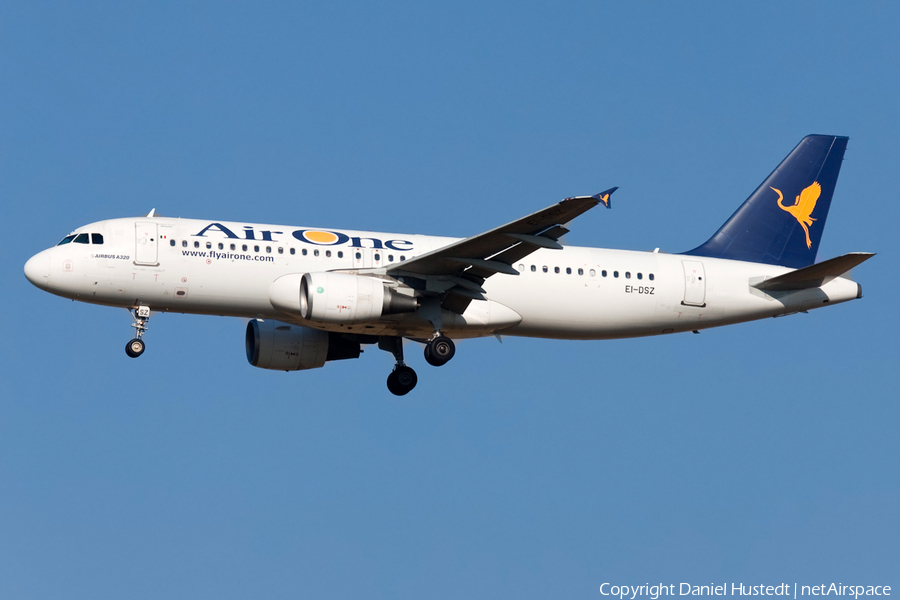Air One Airbus A320-216 (EI-DSZ) | Photo 508047