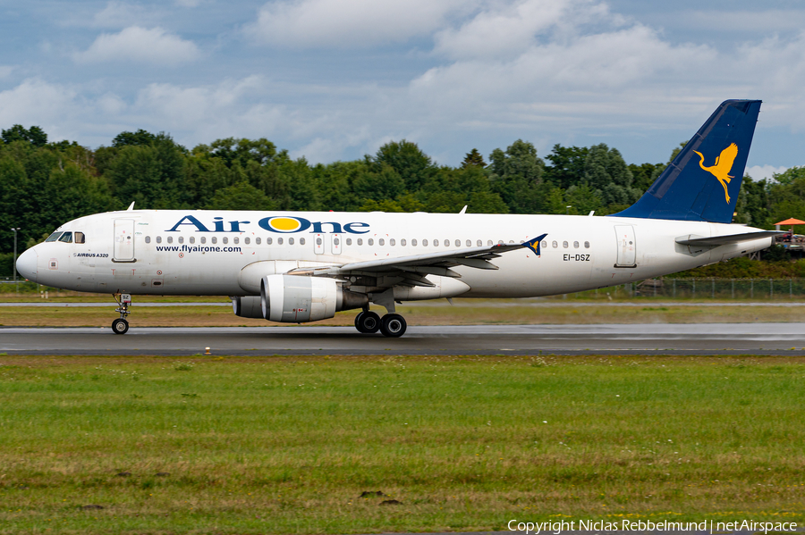 Air One Airbus A320-216 (EI-DSZ) | Photo 520017