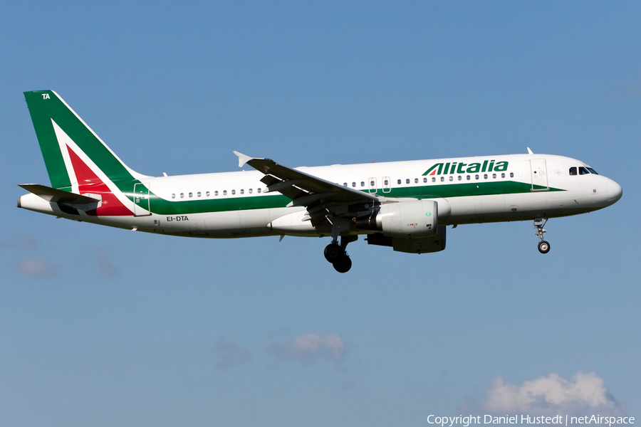 Alitalia Airbus A320-216 (EI-DTA) | Photo 641039