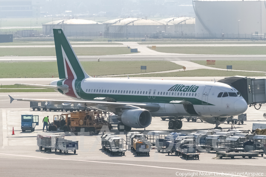 Alitalia Airbus A320-216 (EI-DTB) | Photo 384072