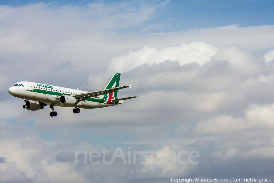 Alitalia Airbus A320-216 (EI-DTB) | Photo 45200