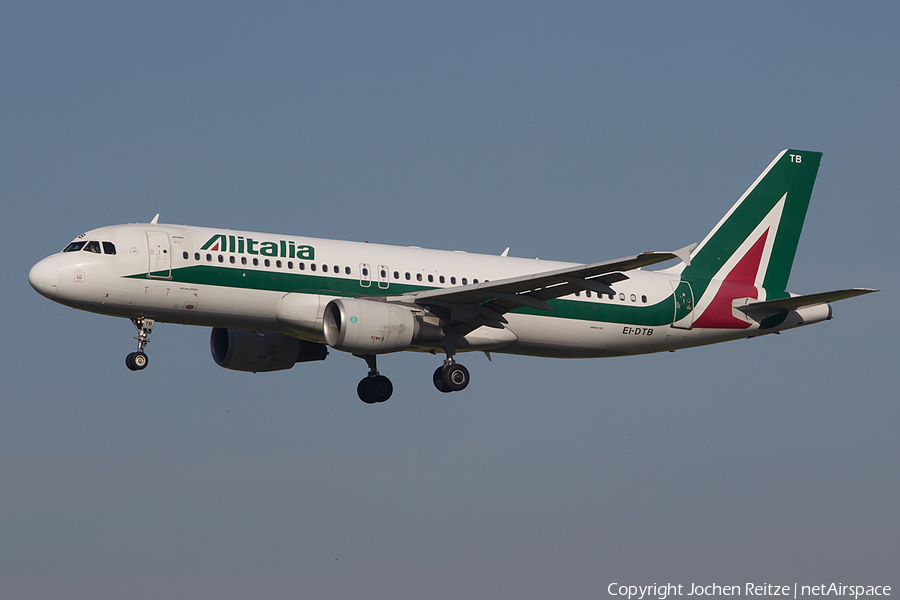 Alitalia Airbus A320-216 (EI-DTB) | Photo 170330