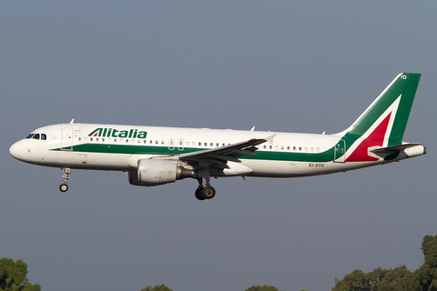 Alitalia Airbus A320-216 (EI-DTD) at  Rome - Fiumicino (Leonardo DaVinci), Italy
