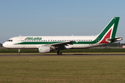 Alitalia Airbus A320-216 (EI-DTE) at  Amsterdam - Schiphol, Netherlands