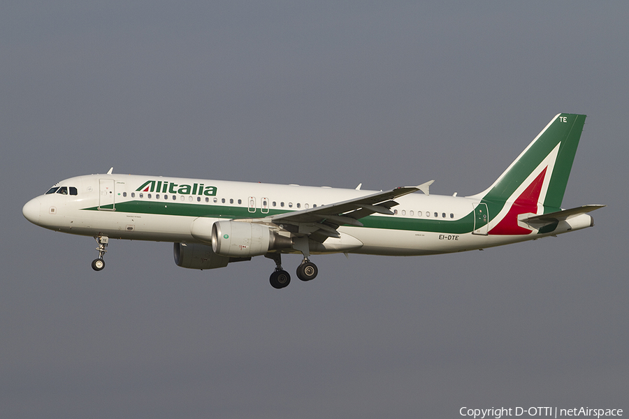 Alitalia Airbus A320-216 (EI-DTE) | Photo 384361