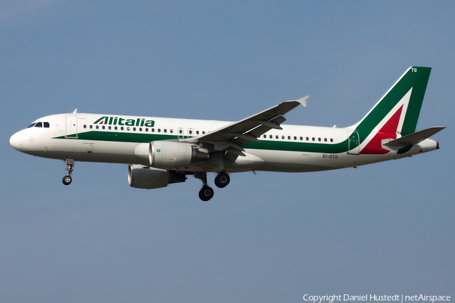 Alitalia Airbus A320-216 (EI-DTG) | Photo 659015