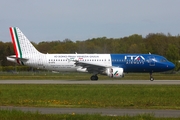 ITA Airways Airbus A320-216 (EI-DTG) at  Hamburg - Fuhlsbuettel (Helmut Schmidt), Germany